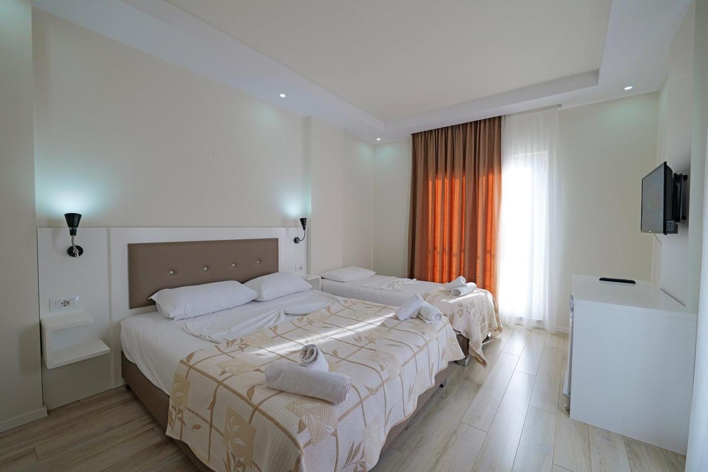 Helia Seaside Hotel Sarandë Eksteriør bilde