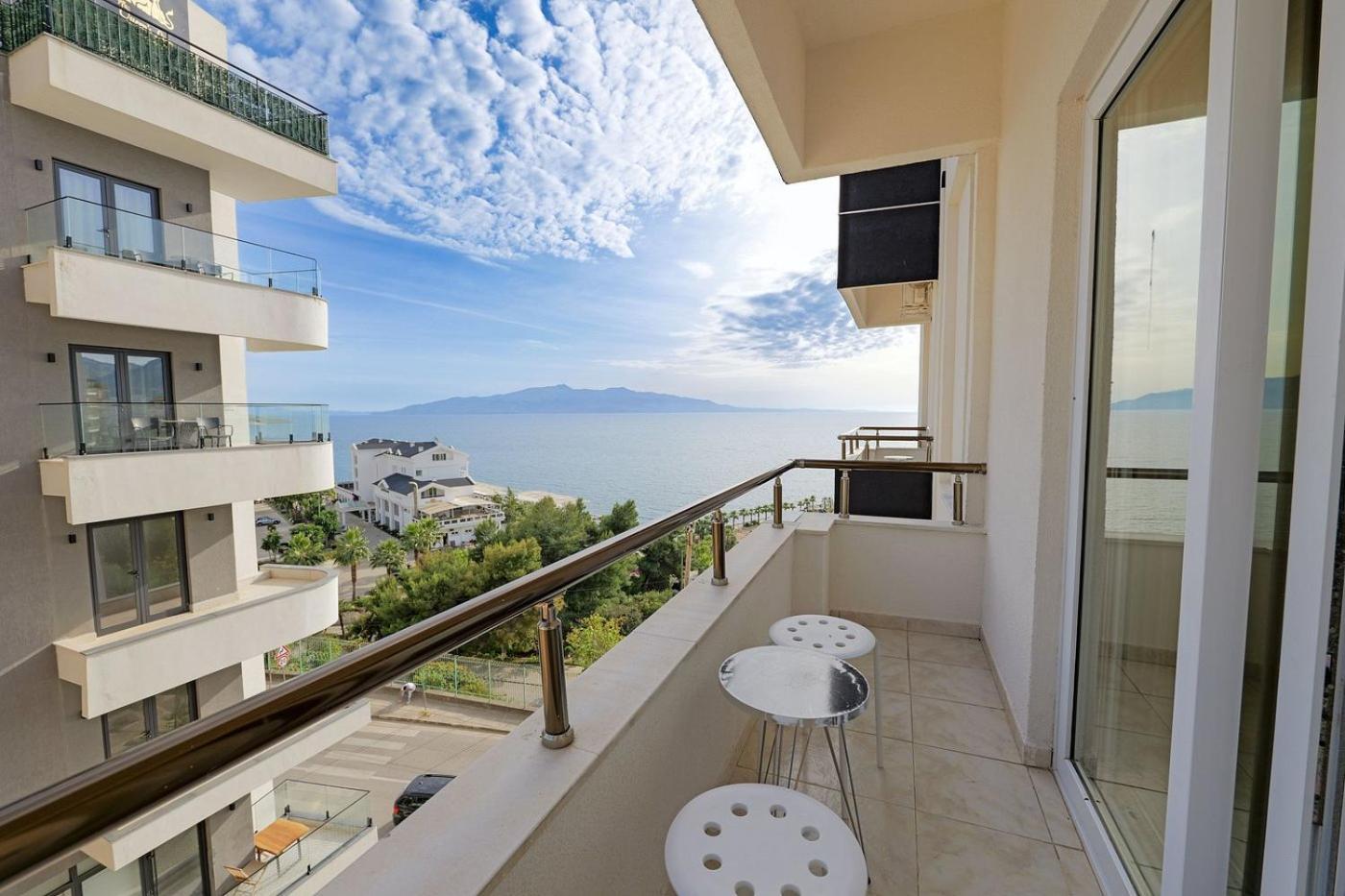 Helia Seaside Hotel Sarandë Eksteriør bilde