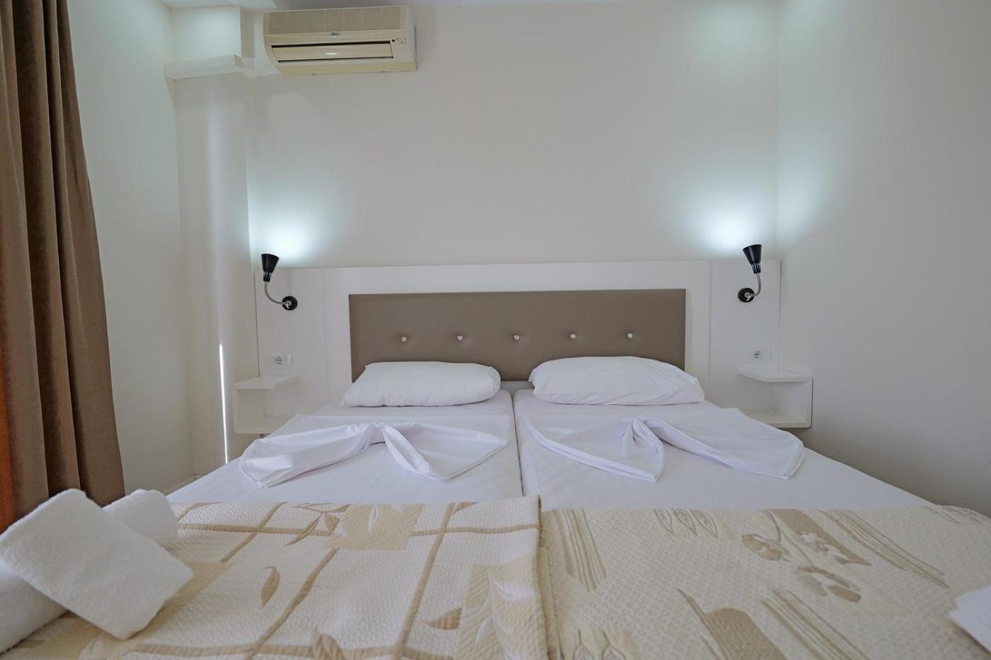 Helia Seaside Hotel Sarandë Eksteriør bilde