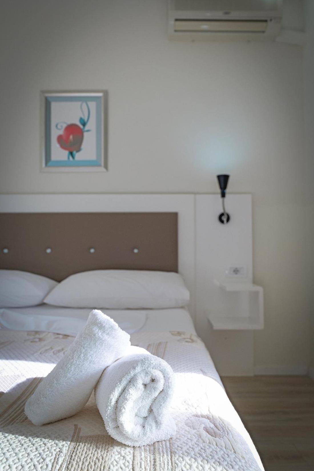 Helia Seaside Hotel Sarandë Eksteriør bilde