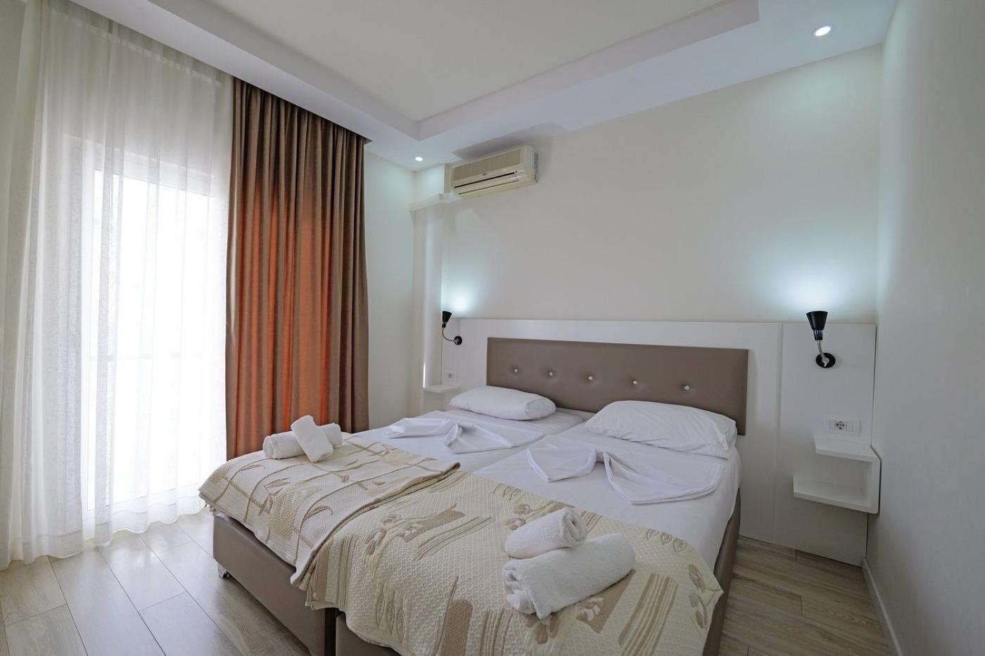 Helia Seaside Hotel Sarandë Eksteriør bilde