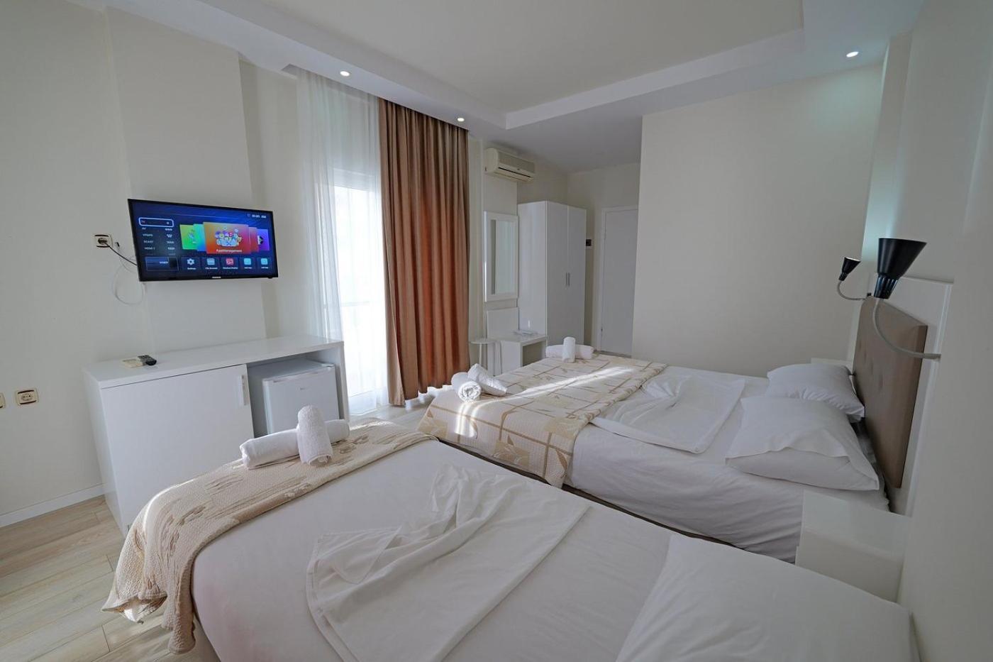 Helia Seaside Hotel Sarandë Eksteriør bilde