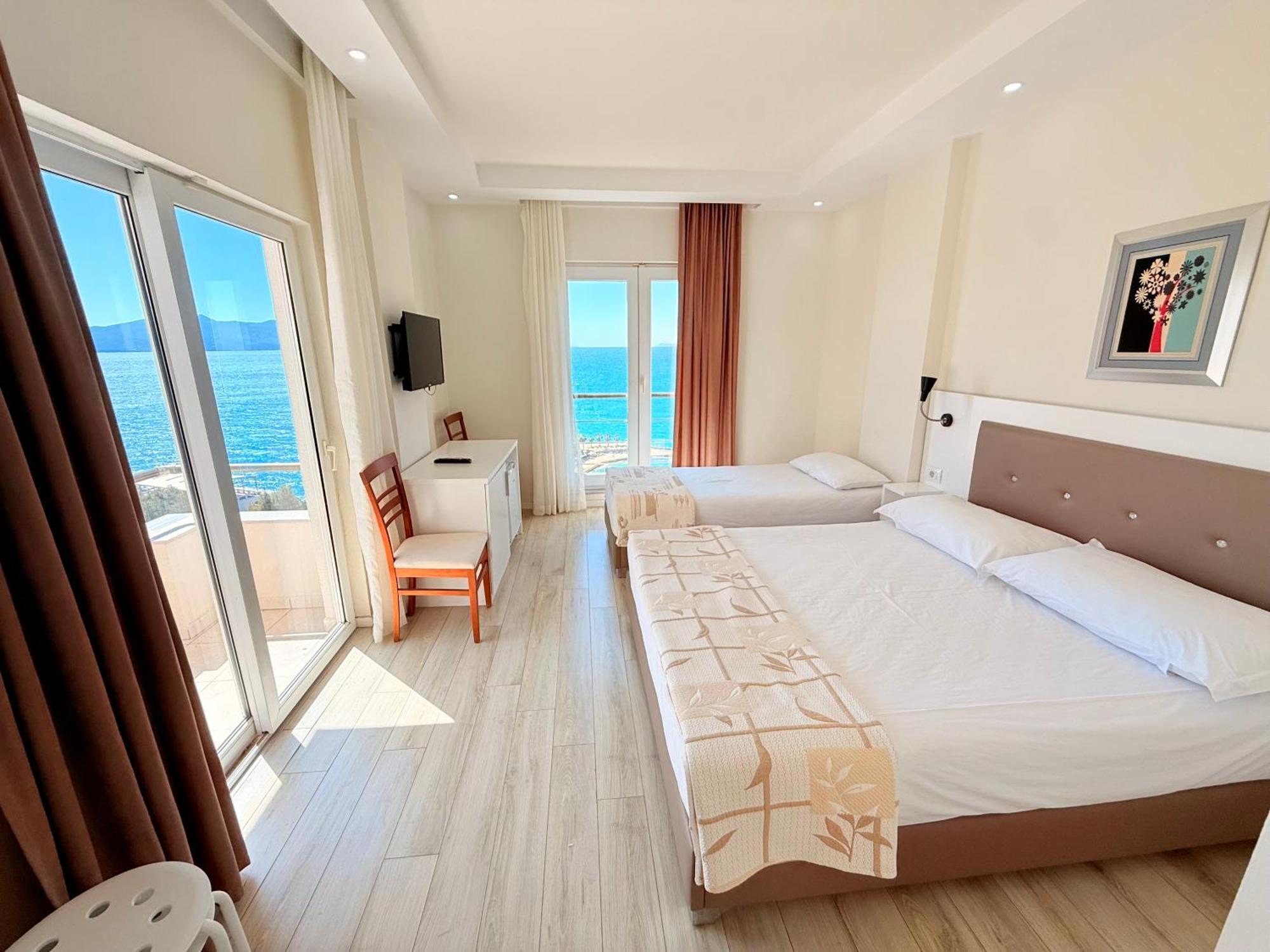 Helia Seaside Hotel Sarandë Eksteriør bilde