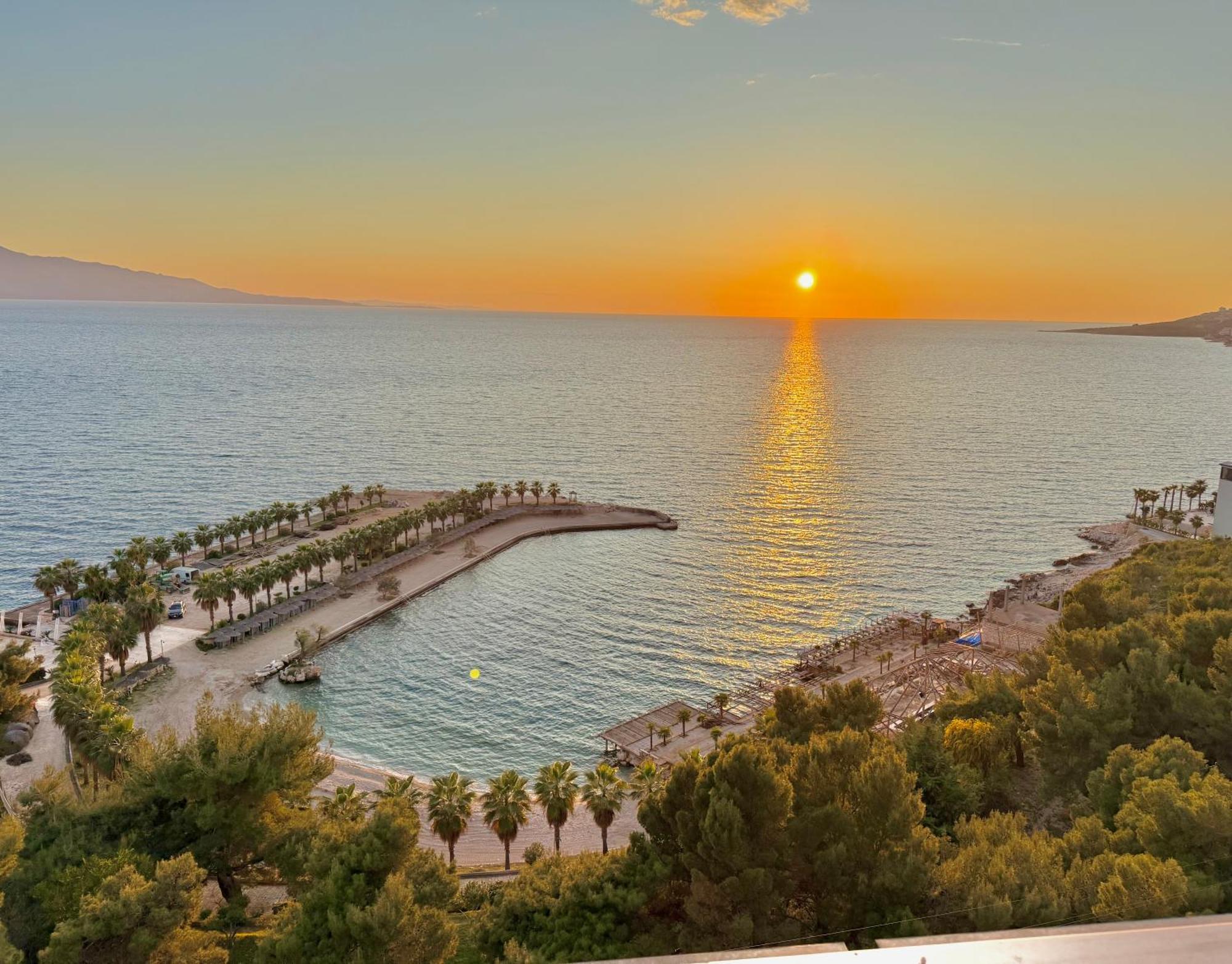 Helia Seaside Hotel Sarandë Eksteriør bilde