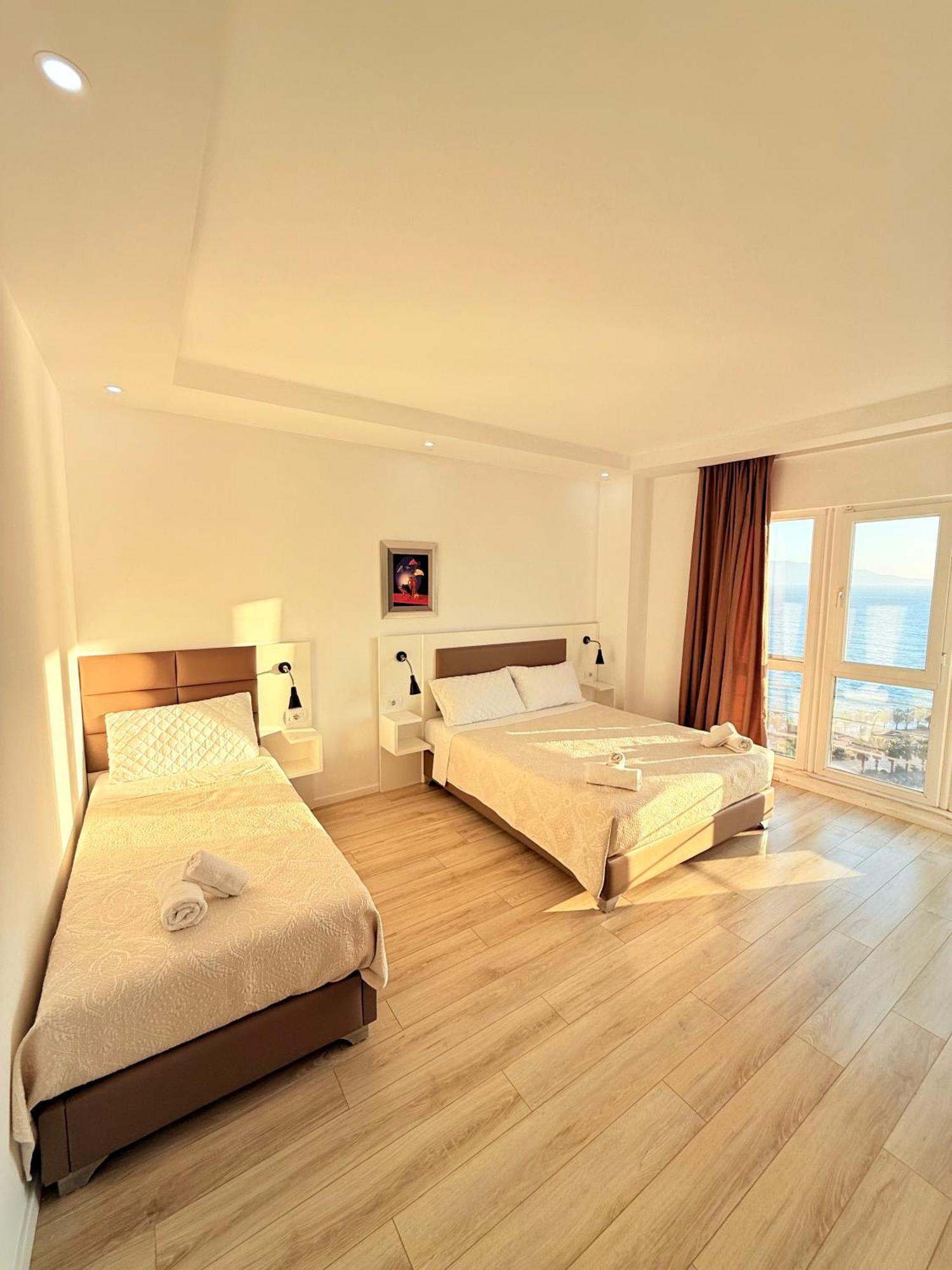 Helia Seaside Hotel Sarandë Eksteriør bilde