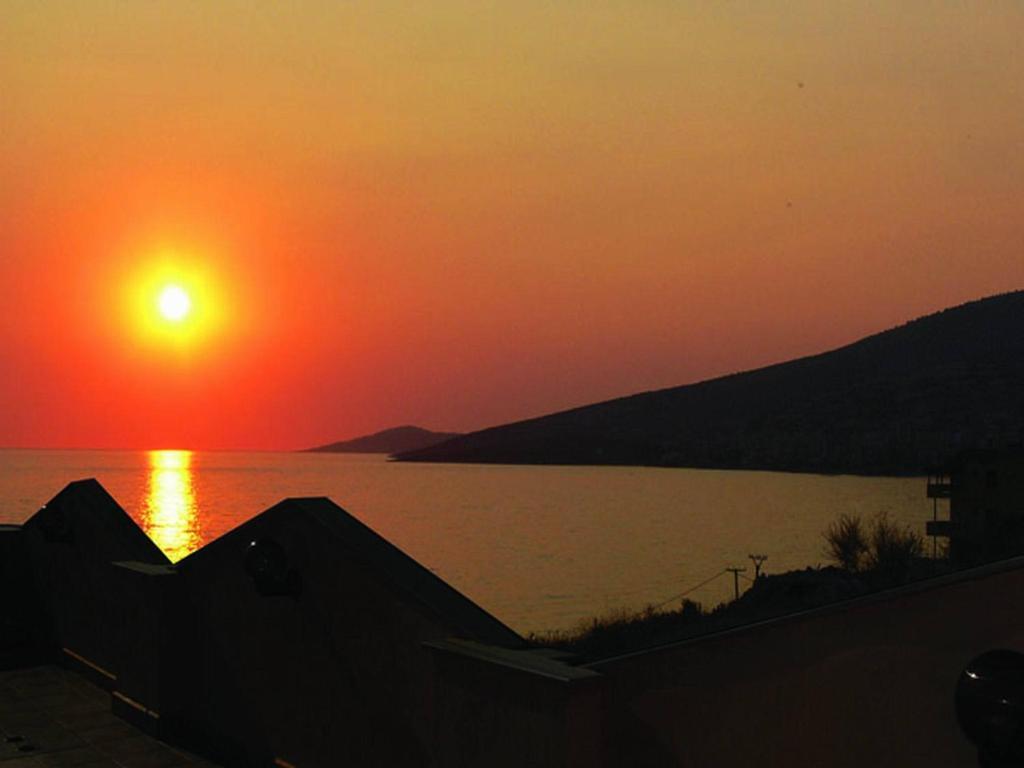 Helia Seaside Hotel Sarandë Eksteriør bilde