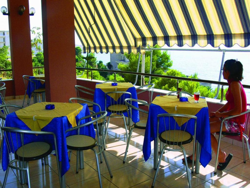 Helia Seaside Hotel Sarandë Eksteriør bilde