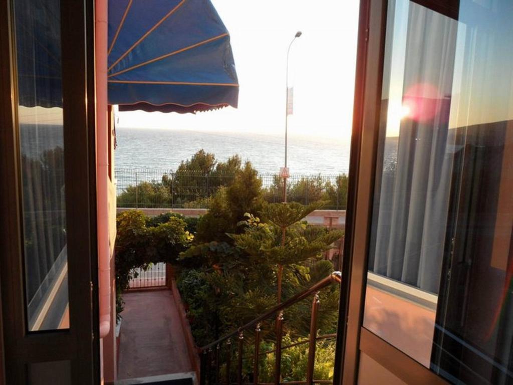 Helia Seaside Hotel Sarandë Eksteriør bilde