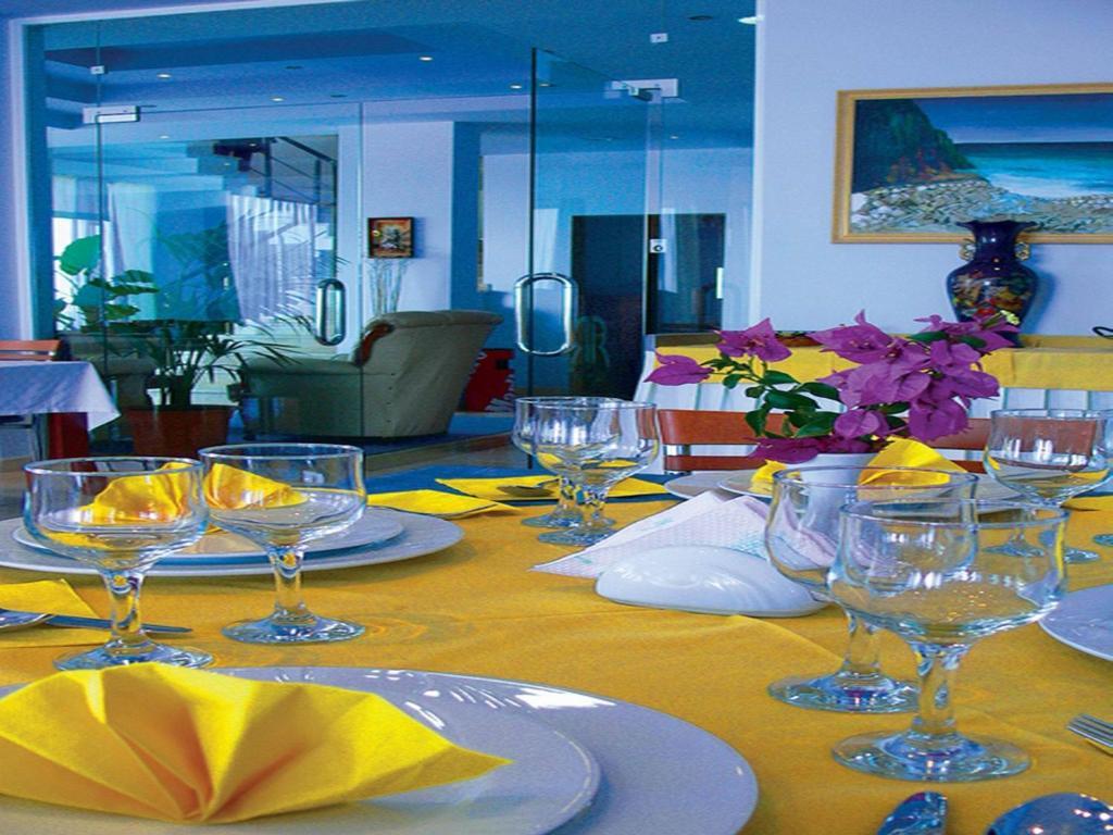 Helia Seaside Hotel Sarandë Eksteriør bilde